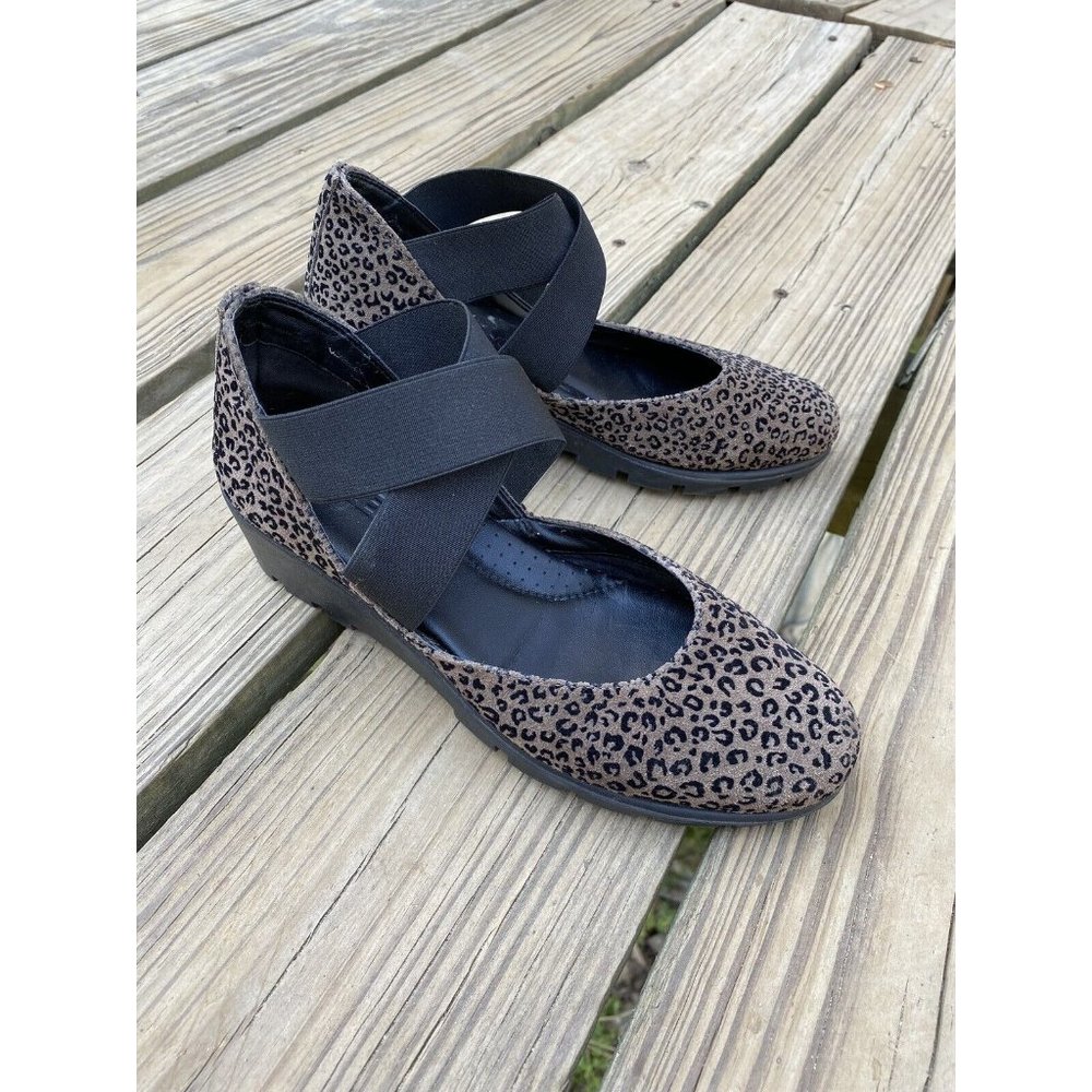 The FLEXX Get Back Cross-Cross Stretch Straps Suede Wedge Shoes Leopard Size 6.5